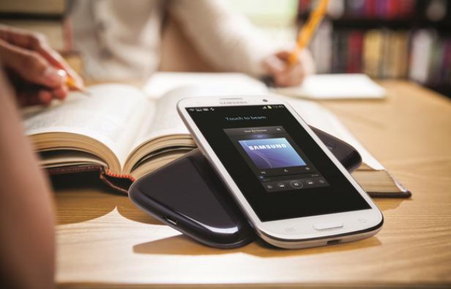 Le Samsung Galaxy SIII sortit cette année. Le Samsung Galaxy SIII sortit cette année.