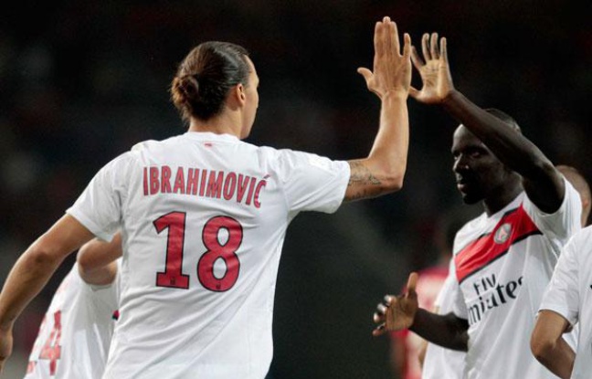 Zlatan Ibrahimovic et Mamadou Sakho pendant Lille-PSG, à Villeneuve d'ascq, le 2 septembre 2012. Zlatan Ibrahimovic et Mamadou Sakho pendant Lille-PSG, à Villeneuve d'ascq, le 2 septembre 2012.
