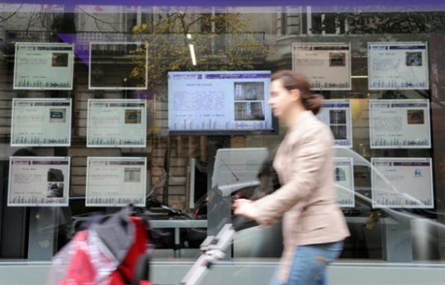 Une agence immobilière à Paris en octobre 2008. Une agence immobilière à Paris en octobre 2008.