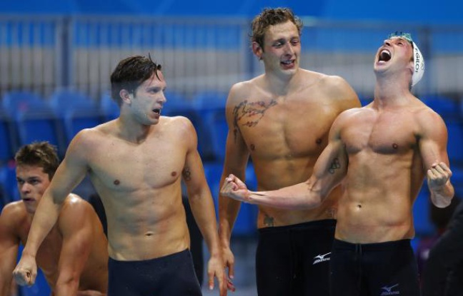 Les nageurs du relais 4X100m français, médaillés d'or aux Jeux de Londres, le 29 juillet 2012. Les nageurs du relais 4X100m français, médaillés d'or aux Jeux de Londres, le 29 juillet 2012.