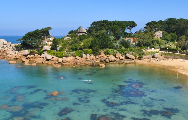 La plage de Saint-Guirec à Ploumanac La plage de Saint-Guirec à Ploumanac