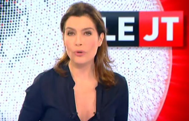 Daphné Roulier présentait les JT du week-end sur Canal+. Daphné Roulier présentait les JT du week-end sur Canal+.