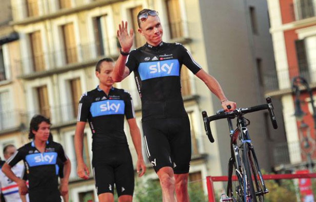 L'équipe Sky derrière son leader Christopher Froome, le 17 août 2012 L'équipe Sky derrière son leader Christopher Froome, le 17 août 2012