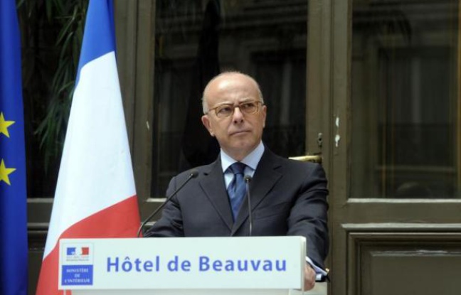Le ministre de l'Intérieur Bernard Cazeneuve donne une conférence de presse, le 2 août 2014 à Paris Le ministre de l'Intérieur Bernard Cazeneuve donne une conférence de presse, le 2 août 2014 à Paris