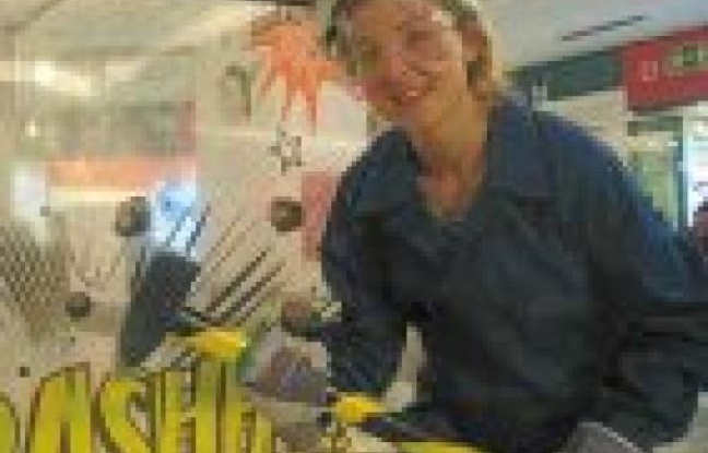 Une « demolition party » a déjà eu lieu dans une galerie espagnole. Une « demolition party » a déjà eu lieu dans une galerie espagnole.