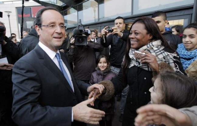 Le candidat PS à l'Elysée, François Hollande, a salué mercredi la France des banlieues "qui entreprend, qui émerge, qui s'engage", accusant la droite de les avoir "abandonnéees, reléguées, stigmitisées". Le candidat PS à l'Elysée, François Hollande, a salué mercredi la France des banlieues "qui entreprend, qui émerge, qui s'engage", accusant la droite de les avoir "abandonnéees, reléguées, stigmitisées".