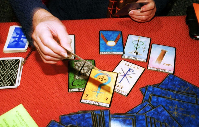 Un jeu de tarot divinatoire. Un jeu de tarot divinatoire.