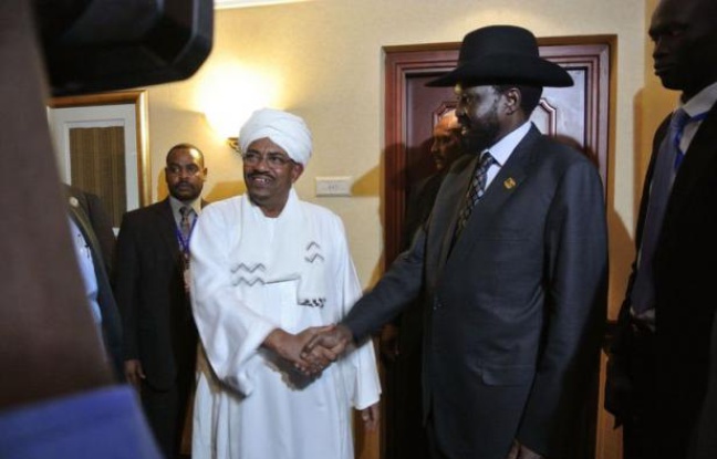 Sudanese President Omar al-Bashir (Center L) shakes hands with his South Sudanese counterpart Salva Kiir (Center R) following a meeting in the Ethiopian capital Addis Ababa, on July 14, 2012. It is the first time the two former civil war foes have met since January and violent clashes in April that brought the two countries back to the brink of all-out war. Sudan's Omar al-Bashir and South Sudanese counterpart Salva Kiir met late in the night at a luxury hotel and shook hands as they left the room. Year-long talks between the two rivals have been dragging since Juba gained independence from the North last July and they have yet to reach concrete deals on outstanding disputes, including security, oil sharing revenues and border demarcation. African Union officials urged Sudan and South Sudan to settle their differences on oil and border demarcation before a United Nations deadline to resolve the disputes kicks in on August 2. AFP PHOTO/JENNY VAUGHAN Sudanese President Omar al-Bashir (Center L) shakes hands with his South Sudanese counterpart Salva Kiir (Center R) following a meeting in the Ethiopian capital Addis Ababa, on July 14, 2012. It is the first time the two former civil war foes have met since January and violent clashes in April that brought the two countries back to the brink of all-out war. Sudan's Omar al-Bashir and South Sudanese counterpart Salva Kiir met late in the night at a luxury hotel and shook hands as they left the room. Year-long talks between the two rivals have been dragging since Juba gained independence from the North last July and they have yet to reach concrete deals on outstanding disputes, including security, oil sharing revenues and border demarcation. African Union officials urged Sudan and South Sudan to settle their differences on oil and border demarcation before a United Nations deadline to resolve the disputes kicks in on August 2. AFP PHOTO/JENNY VAUGHAN