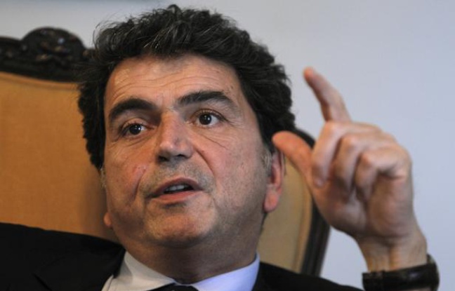 Le secrétaire d'Etat au Commerce extérieur, Pierre Lellouche, le 9 décembre 2011, à la Havane (Cuba). Le secrétaire d'Etat au Commerce extérieur, Pierre Lellouche, le 9 décembre 2011, à la Havane (Cuba).