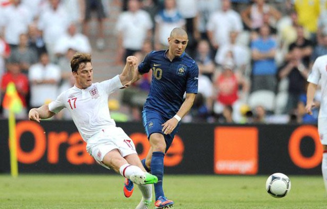 Karim Benzema au duel avec l'Anglais Scott Parker, à l'Euro, à Donetsk, le 11 juin 2012. Karim Benzema au duel avec l'Anglais Scott Parker, à l'Euro, à Donetsk, le 11 juin 2012.