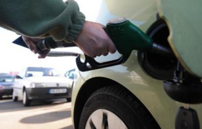 Le gouvernement a annoncé jeudi avoir mis en place un plan spécial pour le week-end très chargé de la Toussaint afin d'améliorer l'approvisionnement des stations-service dont 85% étaient ouvertes dans le pays, selon un communiqué. Le gouvernement a annoncé jeudi avoir mis en place un plan spécial pour le week-end très chargé de la Toussaint afin d'améliorer l'approvisionnement des stations-service dont 85% étaient ouvertes dans le pays, selon un communiqué.