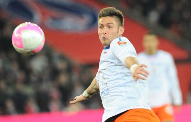 Le buteur montpelliérain Olivier Giroud, le 19 février 2012 au Parc des Princes contre le PSG. Le buteur montpelliérain Olivier Giroud, le 19 février 2012 au Parc des Princes contre le PSG.
