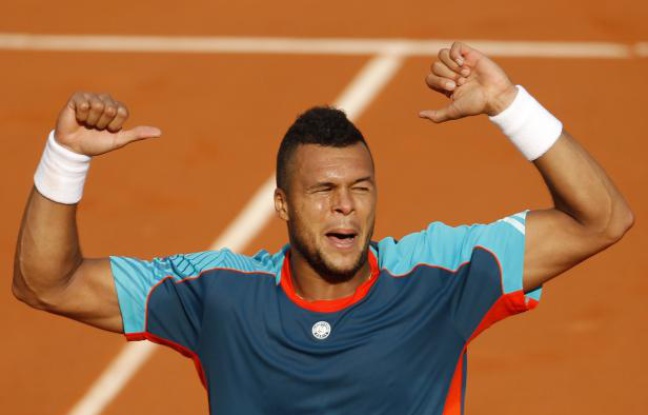 Le tennisman français Jo-Wilfried Tsonga, lors de sa victoire au premier tour de Roland-Garros contre Andrey Kuznetsov, le 27 mai 2012. Le tennisman français Jo-Wilfried Tsonga, lors de sa victoire au premier tour de Roland-Garros contre Andrey Kuznetsov, le 27 mai 2012.