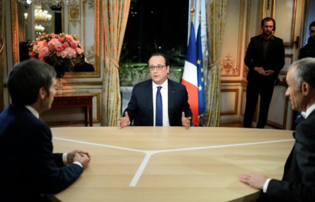 François Hollande face à David Pujadas et Gilles Bouleau lors de son intervention télévisée sur TF1 et France 2 le 11 février 2016 depuis l'Elysée à Paris. François Hollande face à David Pujadas et Gilles Bouleau lors de son intervention télévisée sur TF1 et France 2 le 11 février 2016 depuis l'Elysée à Paris.