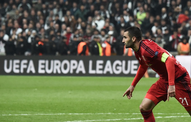 Maxime Gonalons a inscrit le septième penalty des tirs au but pour envoyer Lyon en demi-finale de Ligue Europa. Maxime Gonalons a inscrit le septième penalty des tirs au but pour envoyer Lyon en demi-finale de Ligue Europa.