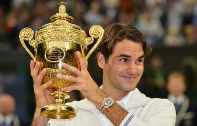 Roger Federer est redevenu le maître du tennis mondial, dimanche dans son jardin de Wimbledon, en y remportant un septième titre aux dépens du Britannique Andy Murray dans une finale accrochée où il a dû hisser son jeu à un niveau exceptionnel pour s'imposer 4-6, 7-5, 6-3, 6-4. Roger Federer est redevenu le maître du tennis mondial, dimanche dans son jardin de Wimbledon, en y remportant un septième titre aux dépens du Britannique Andy Murray dans une finale accrochée où il a dû hisser son jeu à un niveau exceptionnel pour s'imposer 4-6, 7-5, 6-3, 6-4.