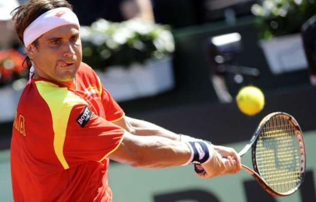 L'Espagne a bien commencé sa demi-finale de Coupe Davis face aux Etats-Unis, malgré l'absence de Nadal, blessé, en remportant les deux premiers simples grâce à Ferrer et Almagro, vendredi sur la terre battue de Gijon (nord), tandis que dans l'autre demi-finale à Buenos Aires sur terre battue, l'Argentine et la République tchèque sont à égalité 1-1, à l'issue des deux premiers simples L'Espagne a bien commencé sa demi-finale de Coupe Davis face aux Etats-Unis, malgré l'absence de Nadal, blessé, en remportant les deux premiers simples grâce à Ferrer et Almagro, vendredi sur la terre battue de Gijon (nord), tandis que dans l'autre demi-finale à Buenos Aires sur terre battue, l'Argentine et la République tchèque sont à égalité 1-1, à l'issue des deux premiers simples