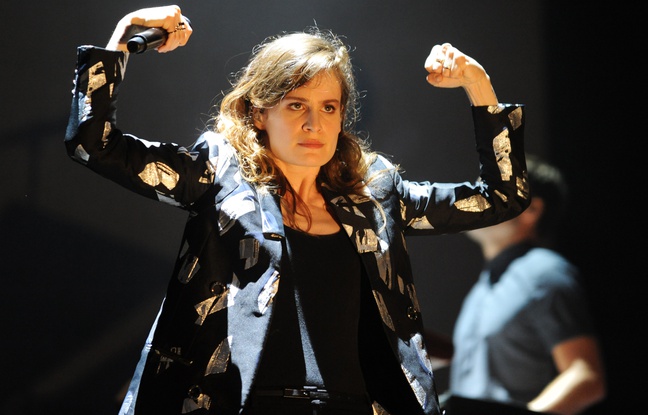 Christine and the Queens au festival des Vieilles Charrues, à Carheix, le 17 juillet 2015. Christine and the Queens au festival des Vieilles Charrues, à Carheix, le 17 juillet 2015.