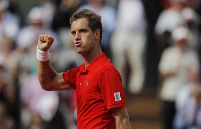 Le tennisman français Richard Gasquet, lors de sa victoire à Roland-Garros contre Tommy Haas, le 2 juin 2012. Le tennisman français Richard Gasquet, lors de sa victoire à Roland-Garros contre Tommy Haas, le 2 juin 2012.