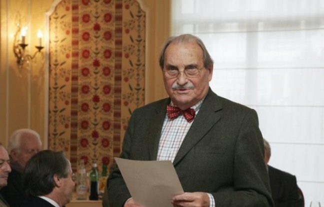 L'écrivain et journaliste Jean Ferniot, qui a mené une carrière de chroniqueur politique mais aussi de critique gastronomique, est décédé samedi à Paris à l'âge de 93 ans L'écrivain et journaliste Jean Ferniot, qui a mené une carrière de chroniqueur politique mais aussi de critique gastronomique, est décédé samedi à Paris à l'âge de 93 ans