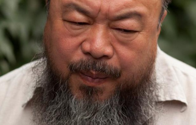 "Je peux nager, mais pas loin". C'est ainsi que l'artiste dissident chinois Ai Weiwei, qui reste interdit de voyage à l'étranger, décrit sa situation actuelle. "Je peux nager, mais pas loin". C'est ainsi que l'artiste dissident chinois Ai Weiwei, qui reste interdit de voyage à l'étranger, décrit sa situation actuelle.