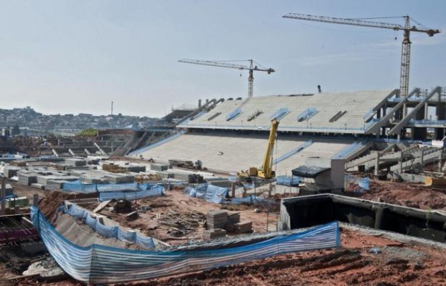 Le Comité organisateur local (COL) de la Coupe du monde de football 2014 au Brésil a présenté mardi sa stratégie pour faire un Mondial "durable", dans le cadre de Rio+20, la Conférence de l'ONU qui se déroule cette semaine à Rio. Le Comité organisateur local (COL) de la Coupe du monde de football 2014 au Brésil a présenté mardi sa stratégie pour faire un Mondial "durable", dans le cadre de Rio+20, la Conférence de l'ONU qui se déroule cette semaine à Rio.