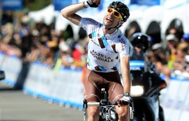 Le coureur français Sylvain Georges a été licencié par son équipe AG2R La Mondiale suite à son contrôle antidopage positif au Giro, a-t-on appris mardi auprès du manager du groupe, Vincent Lavenu Le coureur français Sylvain Georges a été licencié par son équipe AG2R La Mondiale suite à son contrôle antidopage positif au Giro, a-t-on appris mardi auprès du manager du groupe, Vincent Lavenu