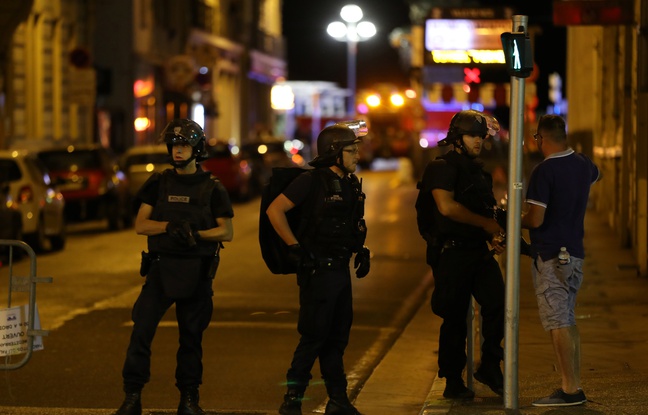 648x415_policiers-nice-nuit-14-15-juillet-2016.jpg