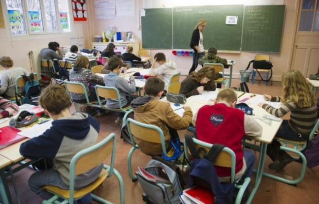 Un rapport sénatorial préconise le retour à une année de stage lors de la formation des enseignants, alors que depuis la réforme de la "mastérisation" en 2010, ils se retrouvent directement devant les élèves sans expérience pédagogique. Un rapport sénatorial préconise le retour à une année de stage lors de la formation des enseignants, alors que depuis la réforme de la "mastérisation" en 2010, ils se retrouvent directement devant les élèves sans expérience pédagogique.