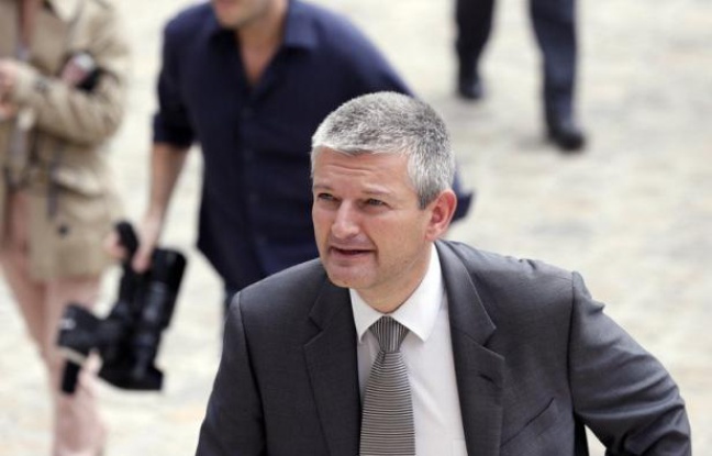 Le député de la 1ère circonscription de la Charente-Maritime, Olivier Falorni, exclu du PS pour ne pas avoir retiré sa candidature aux législatives face à Ségolène Royal, rejoint le groupe du PRG à l'Assemblée tout en souhaitant "à terme" rejoindre celui du PS, sa "famille". Le député de la 1ère circonscription de la Charente-Maritime, Olivier Falorni, exclu du PS pour ne pas avoir retiré sa candidature aux législatives face à Ségolène Royal, rejoint le groupe du PRG à l'Assemblée tout en souhaitant "à terme" rejoindre celui du PS, sa "famille".