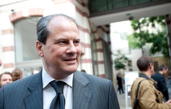 Jean-Christophe Cambadelis, député du XIXème arrondissement de Paris, Secrétaire national du PS à l'Europe et aux relations internationales. Jean-Christophe Cambadelis, député du XIXème arrondissement de Paris, Secrétaire national du PS à l'Europe et aux relations internationales.
