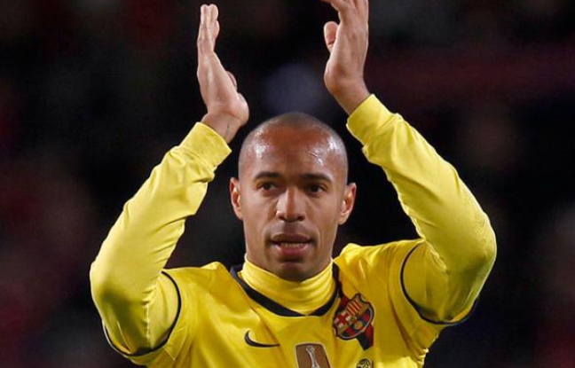 Thierry Henry applaudit les supporters d'Arsenal à l'Emirates Stadium, le 31 mars 2010 Thierry Henry applaudit les supporters d'Arsenal à l'Emirates Stadium, le 31 mars 2010