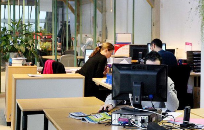 Illustration: des employés dans une entreprise en open space Illustration: des employés dans une entreprise en open space