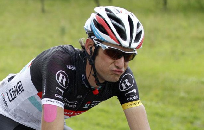 Le coureur de l'équipe RadioShack Frank Schleck, lors de la 6e étape du Tour de France entre Epernay et Metz, le 6 juillet 2012. Le coureur de l'équipe RadioShack Frank Schleck, lors de la 6e étape du Tour de France entre Epernay et Metz, le 6 juillet 2012.