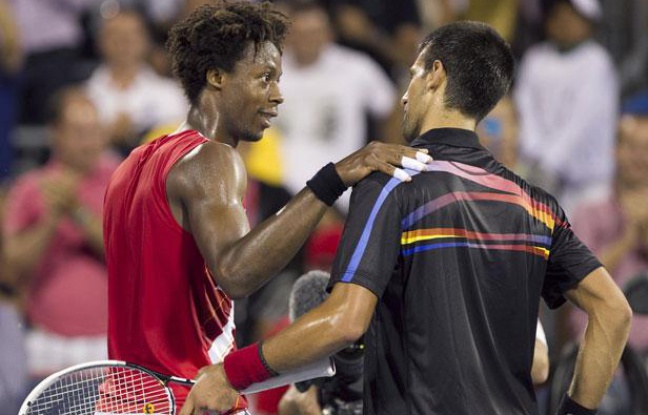 Gaël Monfils et Novak Djokovic juste après la victoire du Serbe au tournoi de Montréal, le 13 aoüt 2011. Gaël Monfils et Novak Djokovic juste après la victoire du Serbe au tournoi de Montréal, le 13 aoüt 2011.