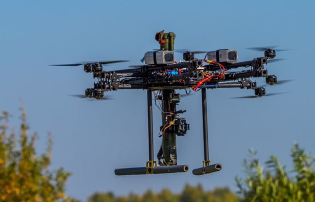 Le prototype de drone armé de bazookas. Le prototype de drone armé de bazookas.