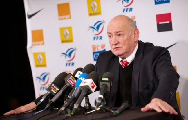 La candidature d'Evry Centre-Essonne a été retenue vendredi au détriment de celle de Thiais-Orly par la Fédération française de rugby pour accueillir son projet de construction d'un "Grand Stade", a annoncé vendredi le président de la FFR, Pierre Camou. La candidature d'Evry Centre-Essonne a été retenue vendredi au détriment de celle de Thiais-Orly par la Fédération française de rugby pour accueillir son projet de construction d'un "Grand Stade", a annoncé vendredi le président de la FFR, Pierre Camou.