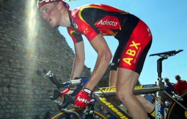 Le Luxembourgeois Benoît Joachim, ancien équipier de l'Américain Lance Armstrong, a implicitement regretté de ne jamais s'être dopé, se reprochant a posteriori de ne pas avoir travaillé avec le docteur Ferrari, a-t-il déclaré vendredi dans un journal luxembourgeois Le Luxembourgeois Benoît Joachim, ancien équipier de l'Américain Lance Armstrong, a implicitement regretté de ne jamais s'être dopé, se reprochant a posteriori de ne pas avoir travaillé avec le docteur Ferrari, a-t-il déclaré vendredi dans un journal luxembourgeois