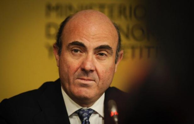 L'Espagne a souffert jeudi sur le marché obligataire, contrainte à payer des taux très élevés pour emprunter 2 milliards d'euros, signe de l'extrême impatience des investisseurs quelques heures avant de connaître le montant nécessaire au sauvetage européen de ses banques. L'Espagne a souffert jeudi sur le marché obligataire, contrainte à payer des taux très élevés pour emprunter 2 milliards d'euros, signe de l'extrême impatience des investisseurs quelques heures avant de connaître le montant nécessaire au sauvetage européen de ses banques.