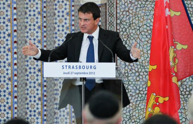 Le ministre de l'Intérieur Manuel Valls lors de l'inauguration de la Grande mosquée de Strasbourg, le 27 septembre 2012. Le ministre de l'Intérieur Manuel Valls lors de l'inauguration de la Grande mosquée de Strasbourg, le 27 septembre 2012.
