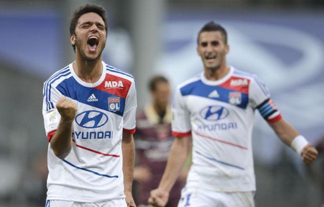 Le milieu de terrain de l'OL Clément Grenier, le 1er septembre 2012, contre Valenciennes, à Gerland. Le milieu de terrain de l'OL Clément Grenier, le 1er septembre 2012, contre Valenciennes, à Gerland.