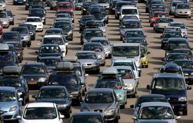 Avec la hausse des prix du carburant, ajoutée aux frais d'entretien, posséder une voiture peut s'avérer un gouffre financier. Pour rentabiliser leur véhicule, certains n'hésitent pas à le louer, récoltant ainsi jusqu'à plusieurs centaines d'euros par mois. Avec la hausse des prix du carburant, ajoutée aux frais d'entretien, posséder une voiture peut s'avérer un gouffre financier. Pour rentabiliser leur véhicule, certains n'hésitent pas à le louer, récoltant ainsi jusqu'à plusieurs centaines d'euros par mois.