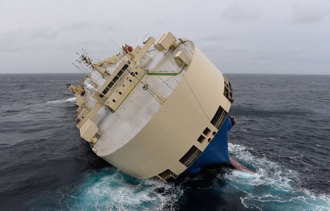 Le cargo «Modern Express» dérive dans le Golfe de Gascogne, le 28 janvier 2016. Le cargo «Modern Express» dérive dans le Golfe de Gascogne, le 28 janvier 2016.