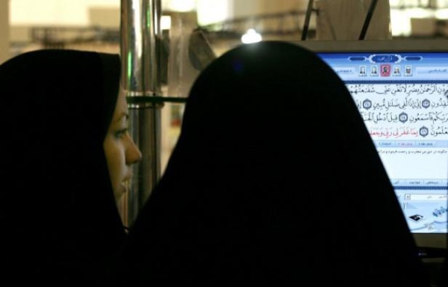 Les virus informatiques Stuxnet et Flame dirigés contre le programme nucléaire de l'Iran marquent le début d'une guerre cybernétique américaine contre Téhéran qui, par le sabotage, pourrait avoir des effets analogues à ceux d'un bombardement, estiment des experts. Les virus informatiques Stuxnet et Flame dirigés contre le programme nucléaire de l'Iran marquent le début d'une guerre cybernétique américaine contre Téhéran qui, par le sabotage, pourrait avoir des effets analogues à ceux d'un bombardement, estiment des experts.