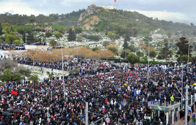 Une marée humaine assiste aux obsèques de l'opposant Chokri Belaïd à Tunis le 8 février 2013 Une marée humaine assiste aux obsèques de l'opposant Chokri Belaïd à Tunis le 8 février 2013