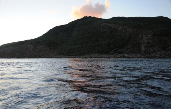 Petit amas de rochers déserts perdus en mer de Chine orientale ou Eldorado pétrolier sous-marin? Les minuscules îles japonaises Senkaku, revendiquées par la Chine sous le nom de Diaoyu, alimentent les fantasmes autant qu'elles provoquent aujourd'hui de graves frictions entre Pékin et Tokyo. Petit amas de rochers déserts perdus en mer de Chine orientale ou Eldorado pétrolier sous-marin? Les minuscules îles japonaises Senkaku, revendiquées par la Chine sous le nom de Diaoyu, alimentent les fantasmes autant qu'elles provoquent aujourd'hui de graves frictions entre Pékin et Tokyo.