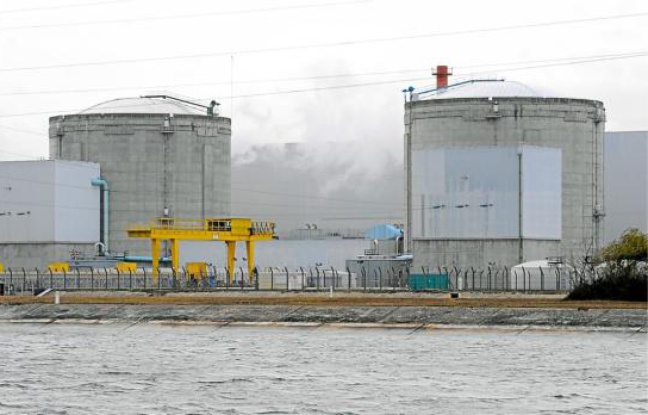 La centrale de Fessenheim est en service depuis 1977. La centrale de Fessenheim est en service depuis 1977.