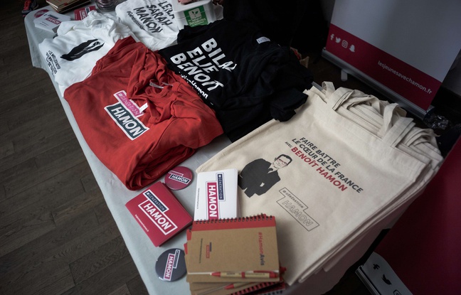 Les goodies à l'éffigie de Benoit HAMON,le 21 Mars 2017, Paris, France.Credit:NICOLAS MESSYASZ/SIPA/1703210732 Les goodies à l'éffigie de Benoit HAMON,le 21 Mars 2017, Paris, France.Credit:NICOLAS MESSYASZ/SIPA/1703210732