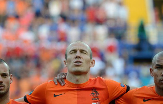 Les Néerlandais Sneijder, Robben et De Jong, le 9 juin 2012, à Kharkov. Les Néerlandais Sneijder, Robben et De Jong, le 9 juin 2012, à Kharkov.