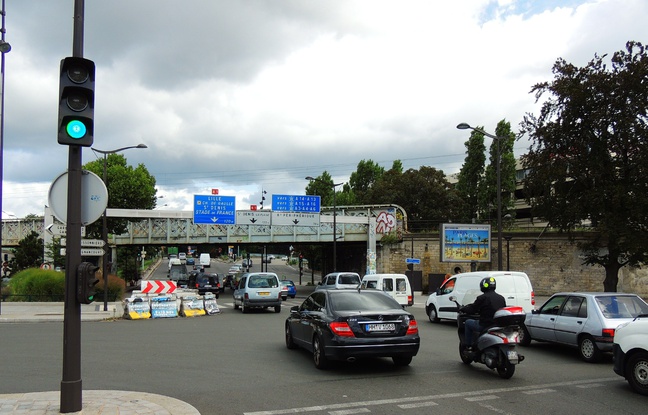 Paris, le 18 août 2014. Le convoi d'un prince saoudien a été braqué, dimanche 17 août, au niveau de la Porte de la Chapelle. Paris, le 18 août 2014. Le convoi d'un prince saoudien a été braqué, dimanche 17 août, au niveau de la Porte de la Chapelle.